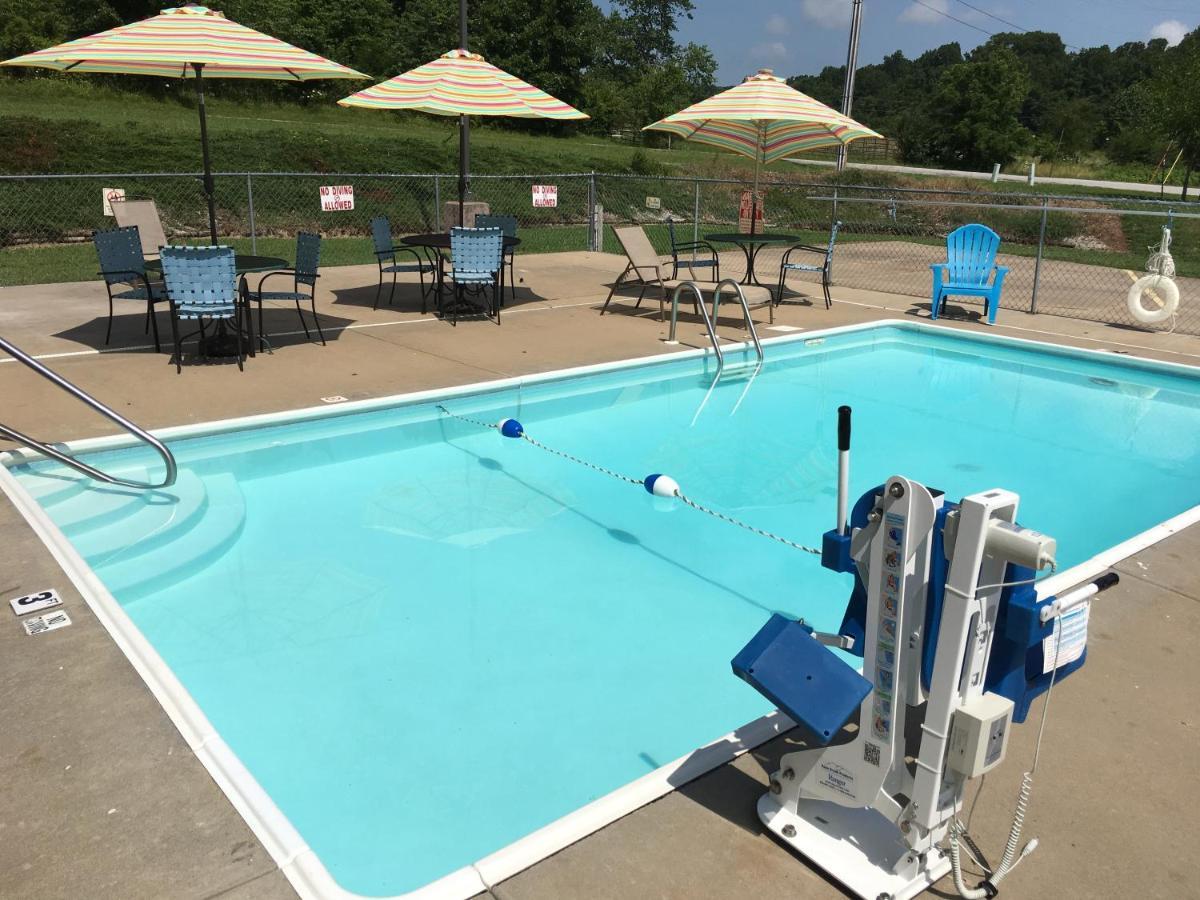 Cassville Four Seasons Inn & Suites 外观 照片