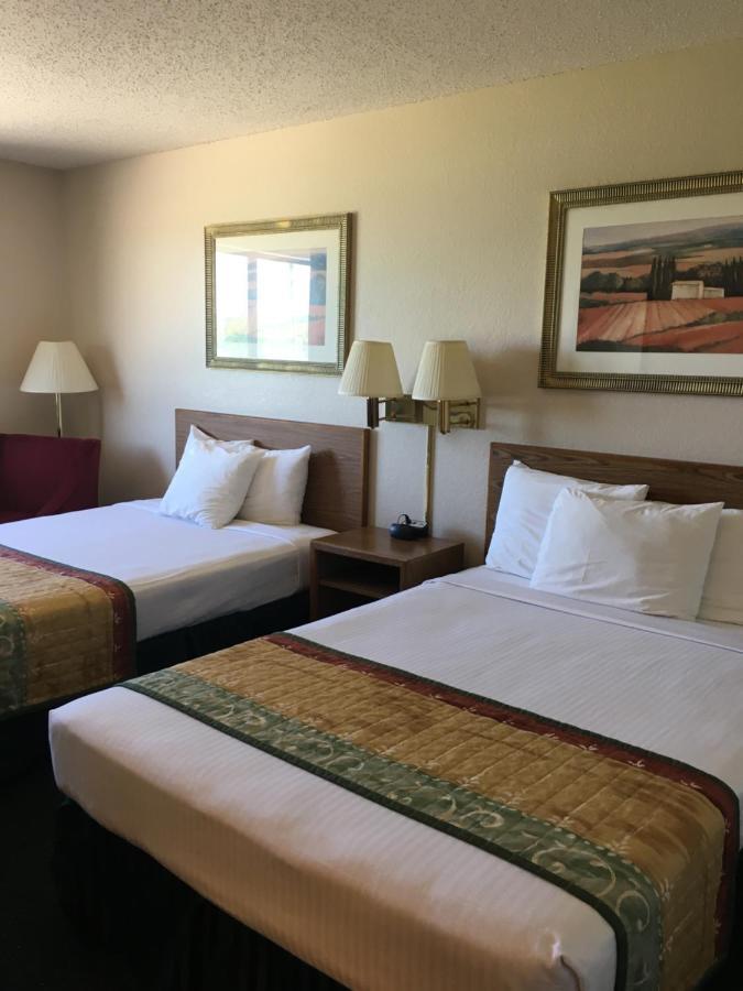 Cassville Four Seasons Inn & Suites 外观 照片